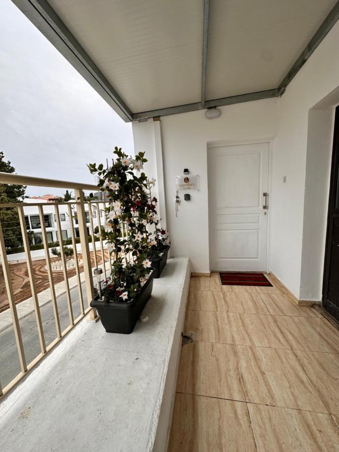 Aphrodites Suite Пафос Екстер'єр фото